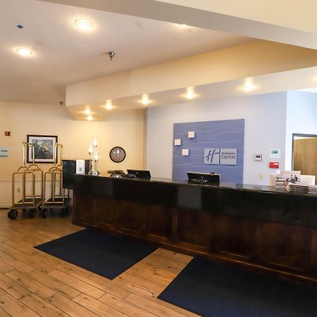 Holiday Inn Express St Ignace-Lake Central By Ihg Saint Ignace Exterior photo