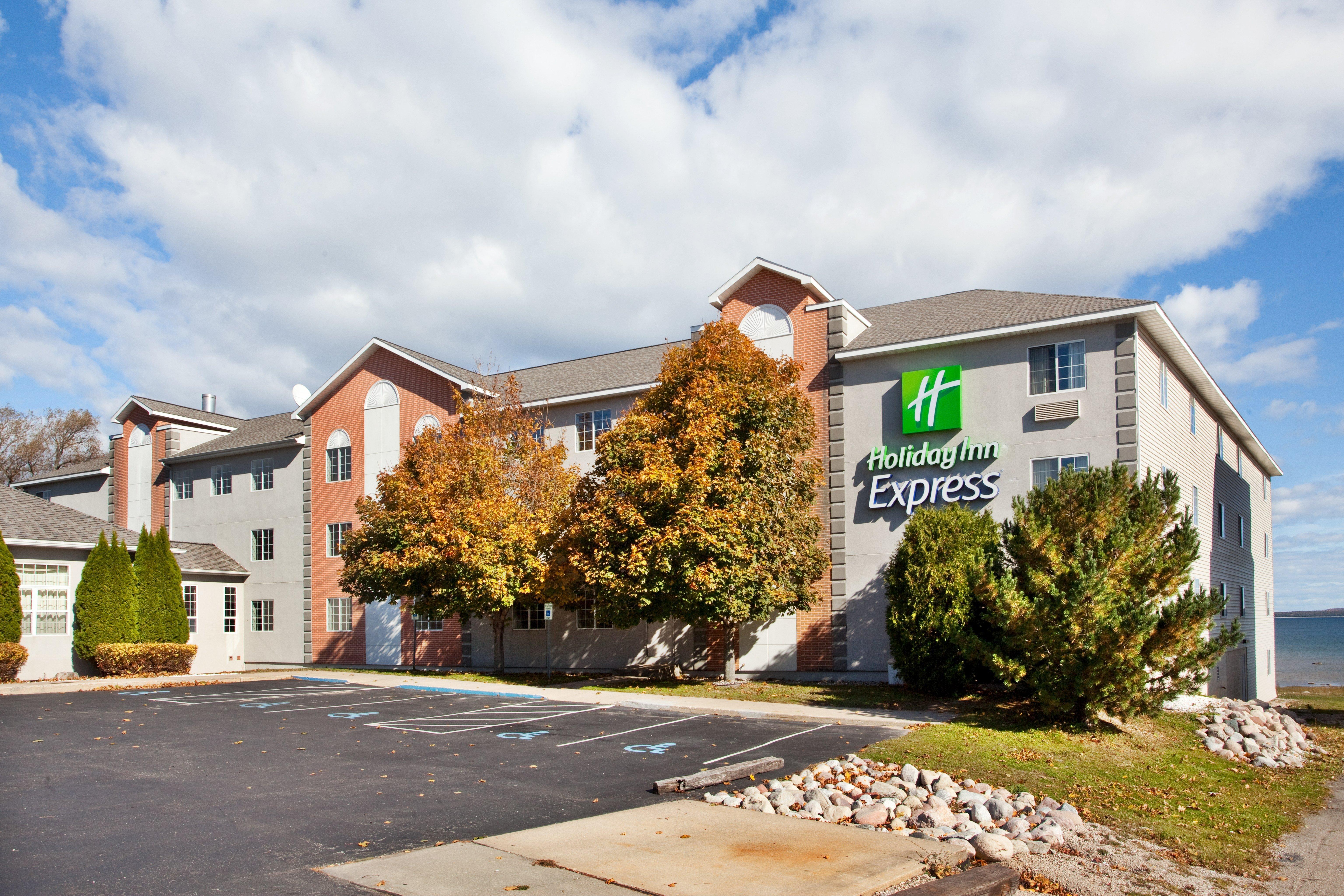 Holiday Inn Express St Ignace-Lake Central By Ihg Saint Ignace Exterior photo