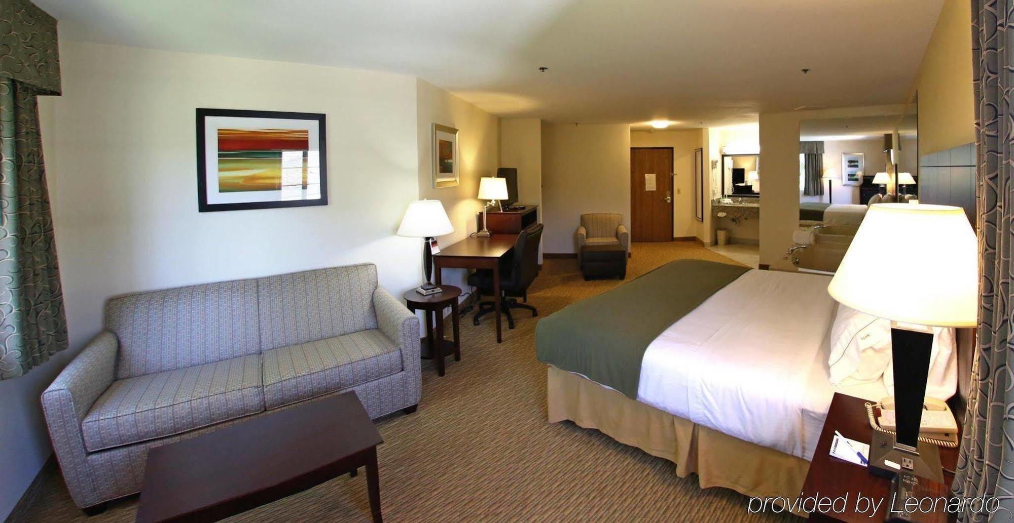 Holiday Inn Express St Ignace-Lake Central By Ihg Saint Ignace Exterior photo